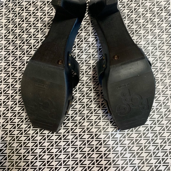 BCBGirls High Wooden Heels - Picture 4 of 8